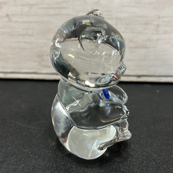 Vintage Fenton Glass Teddy Bear Figurine with Blue Heart - Picture 4 of 8